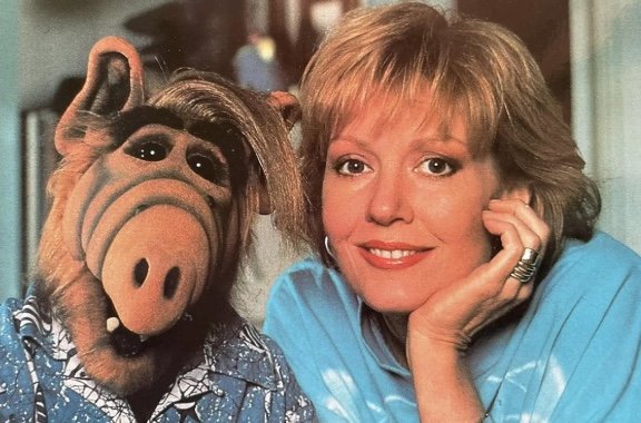 Morre Anne Schedeen, atriz que viveu Kate Tanner em "Alf: O ETeimoso"