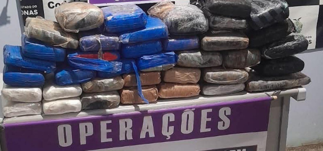 Polícia intercepta ferry boat e apreende 49 tabletes de skunk mo Amazonas