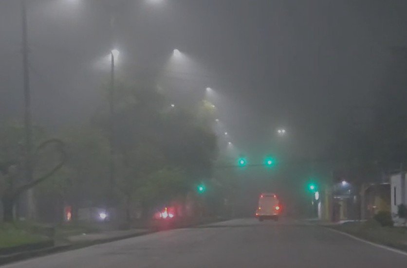 Neblina densa encobre Manaus e exige atenção redobrada de motoristas nesta quarta-feira