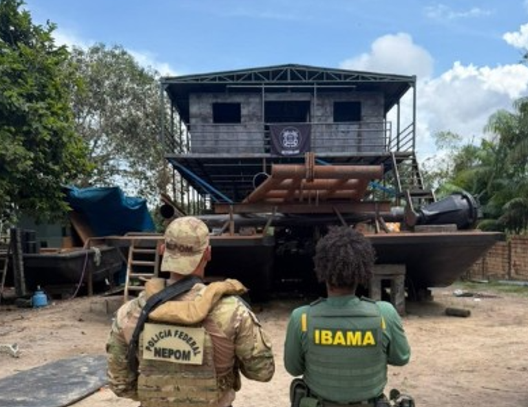 PF e Ibama fecham estaleiro clandestino que fabricava dragas para o garimpo ilegal em Manaus