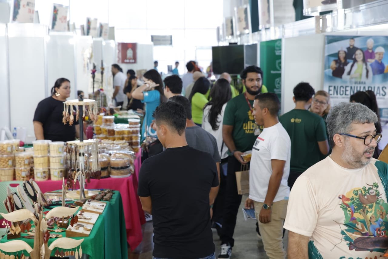 Feira EcoAmazônia movimenta Centro de Convenções com artesanato e biojoias produzidos na floresta