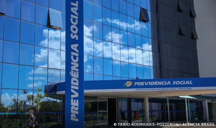 Lula cobra nova chefe do INSS e estipula prazo para zerar fila até setembro