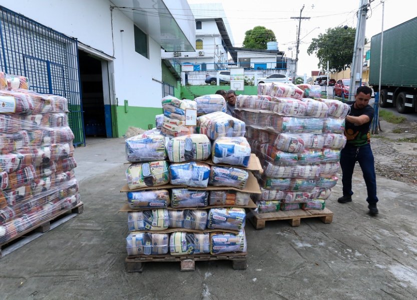 Comboio com donativos parte de Manaus rumo à Venezuela em ação humanitária