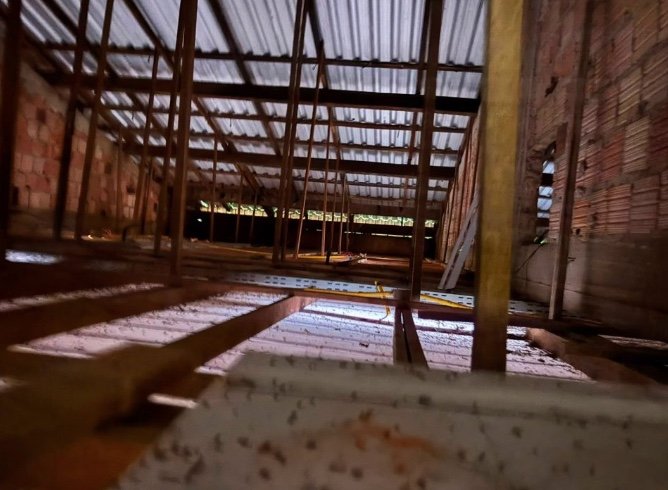 Fezes de animais e infiltrações levam MP a apurar situação de escola em Itapiranga