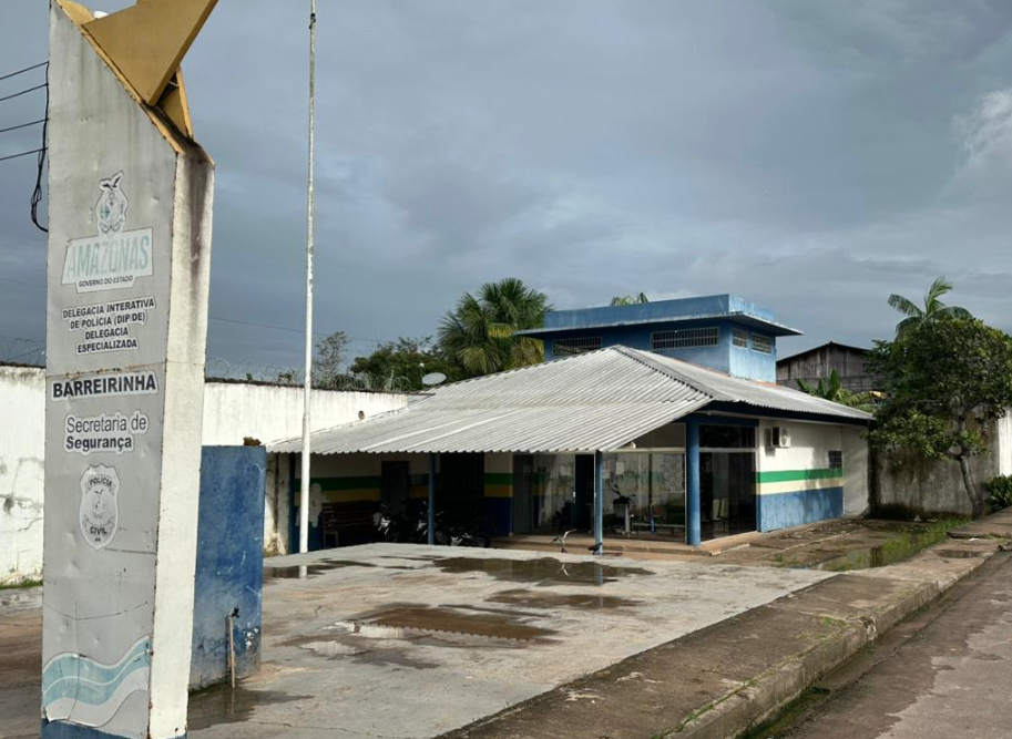 Suspeito de tentar matar ex a facadas é preso escondido na casa do pai no Amazonas