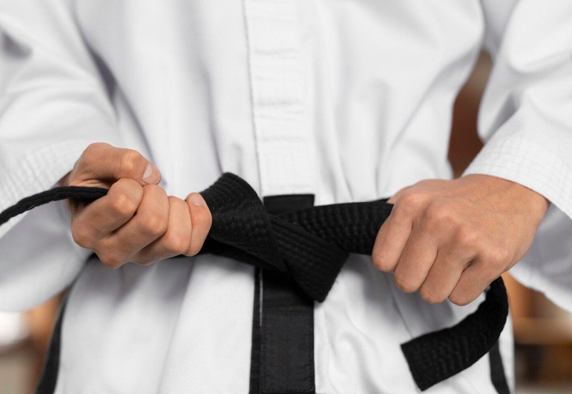 Professor de jiu-jitsu é preso por produzir e divulgar pornografia infantil em Manaus