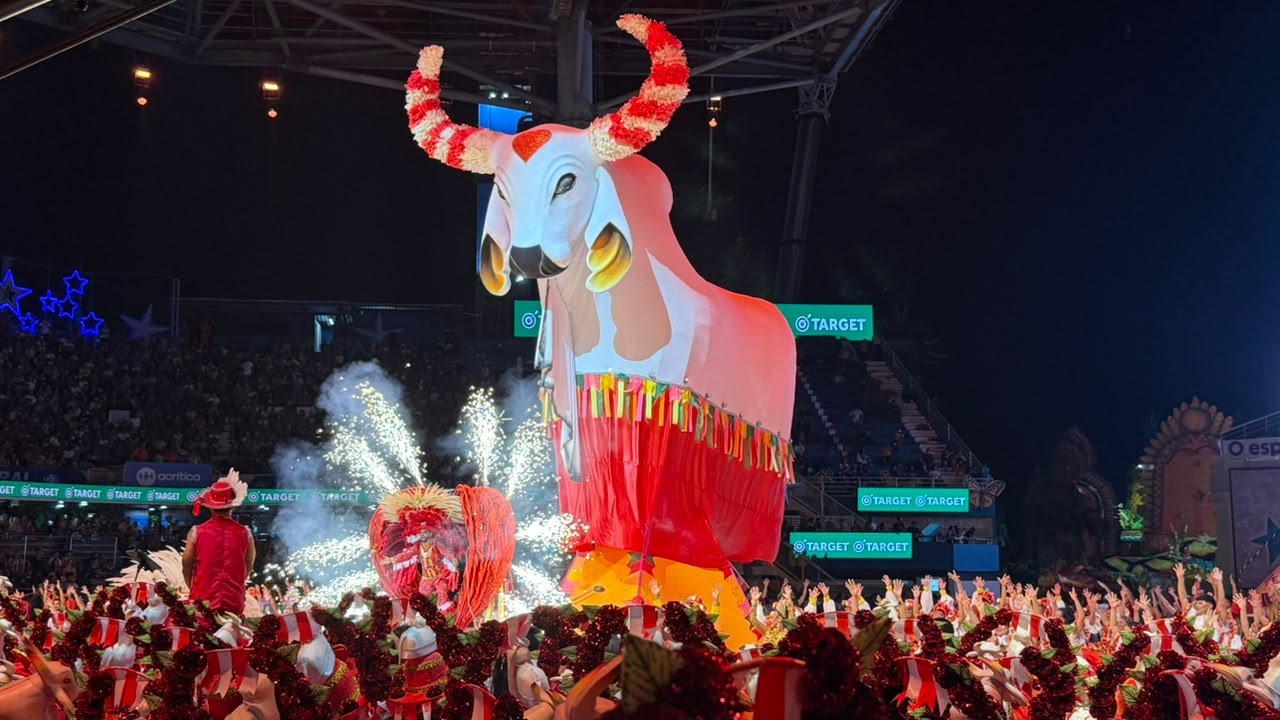 Em noite de despedidas e homenagens, Garantido leva o público ao delírio em Parintins