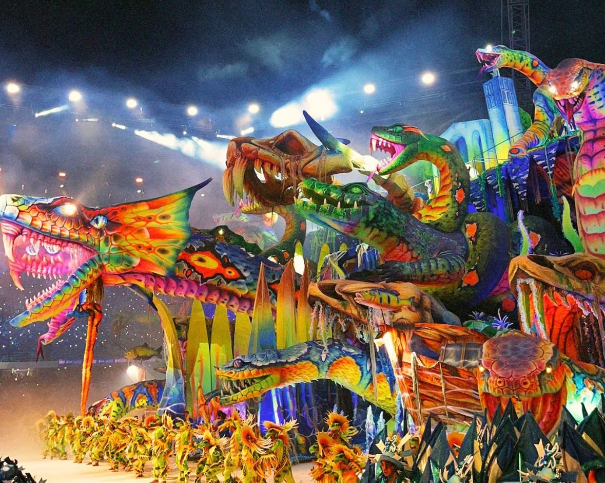 Cunhã monumental e provocação ao contrário: Caprichoso mostra força em busca do título na 1ª noite do festival