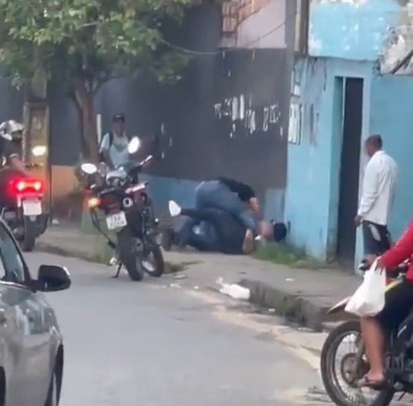 Cliente e mulher são esfaqueados por ex-companheiro em Manaus após 'programa'