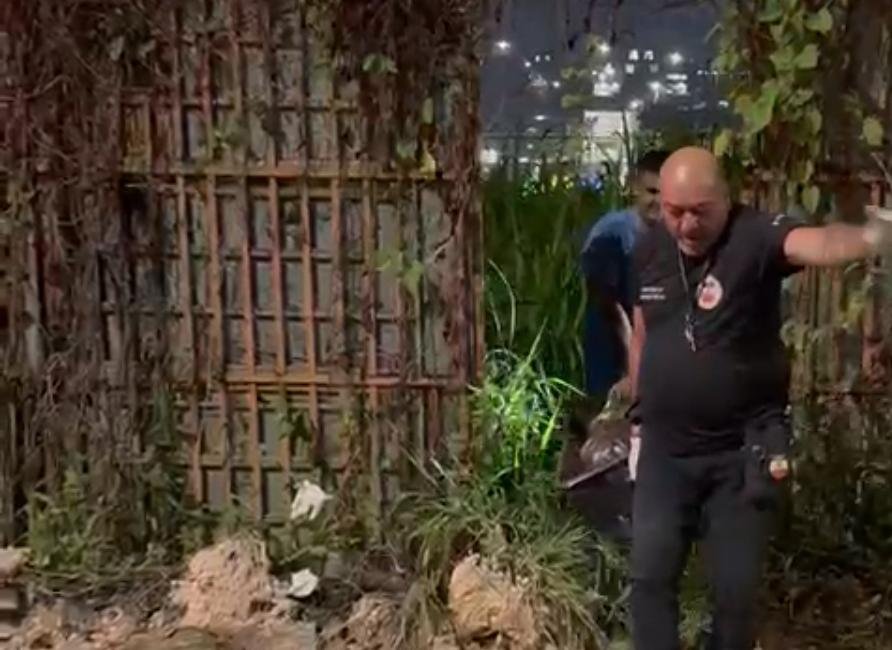 Homem é achado morto com golpes na cabeça e cercado por velas pretas em Manaus