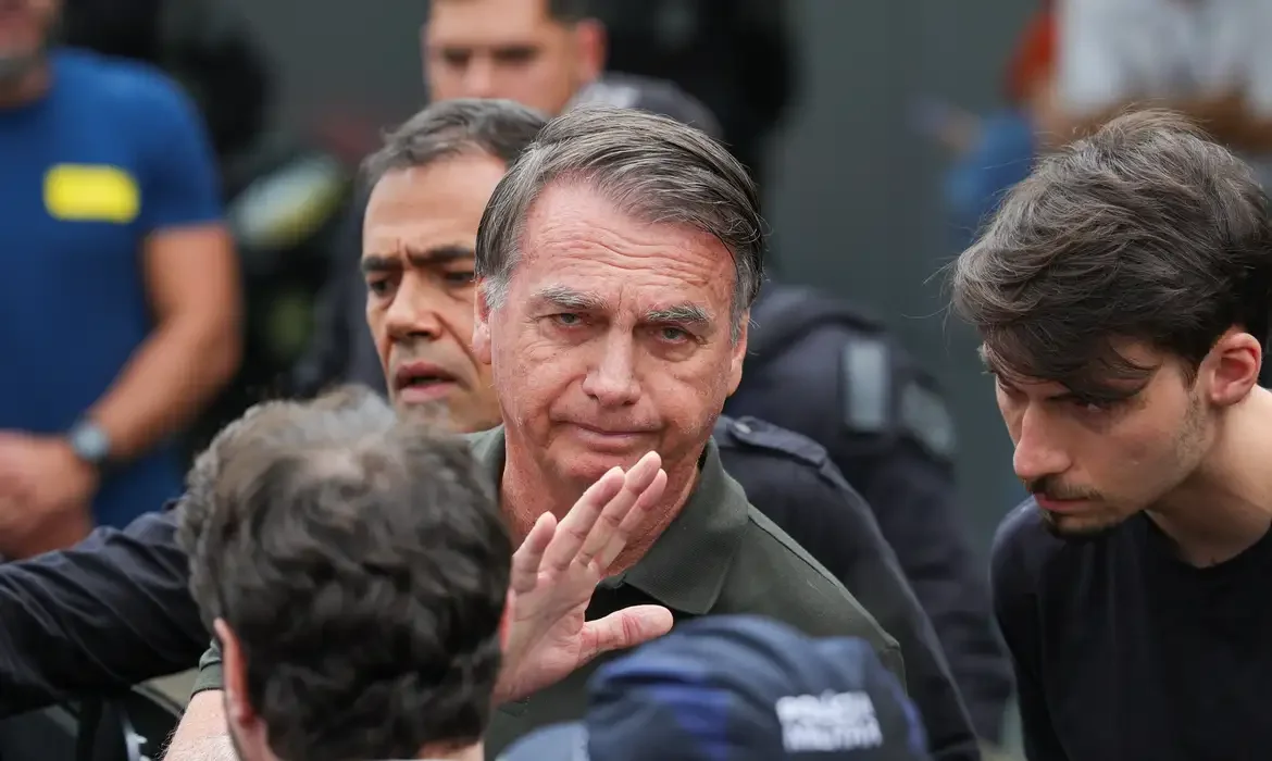 STF deve decidir hoje se Bolsonaro segue em prisão domiciliar