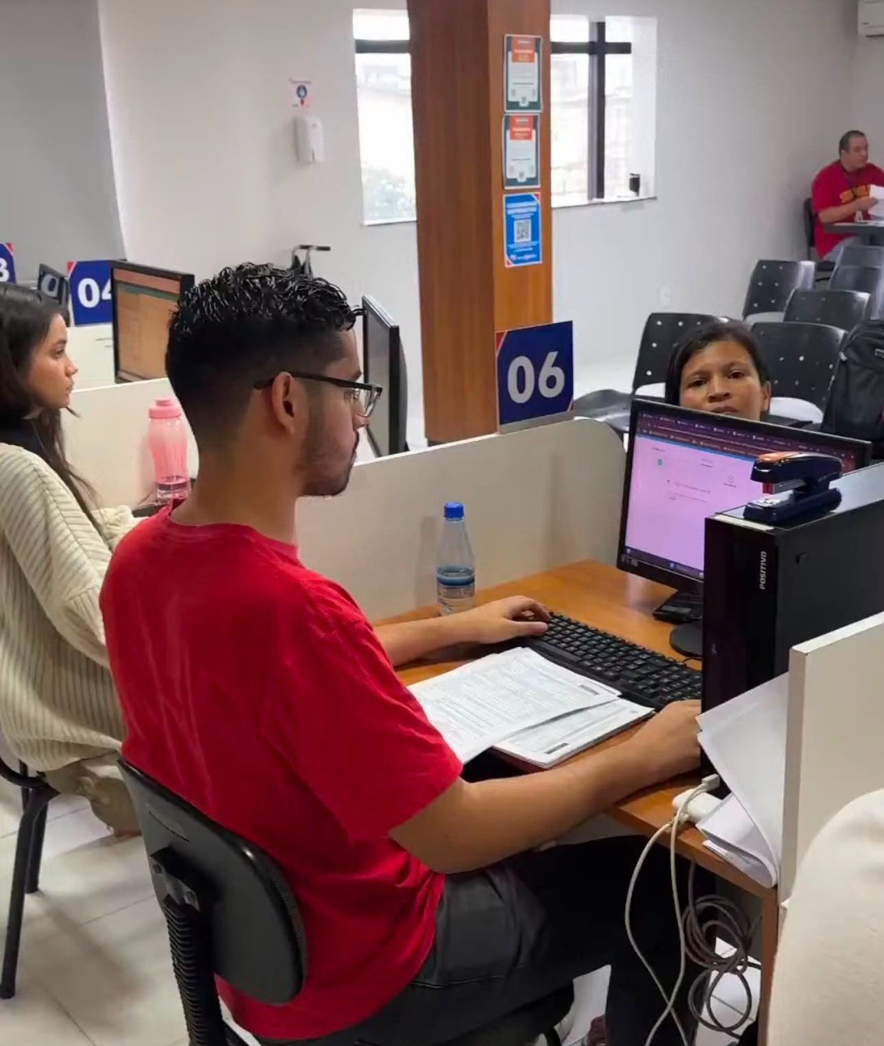 Aprovados na 2ª chamada do Bolsa Pós-Graduação e Bolsa Idiomas devem entregar documentos até quinta