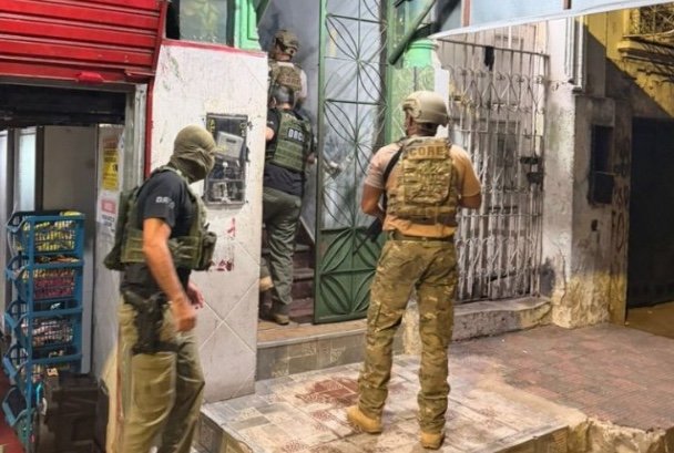 Caminhoneiro é preso em Manaus suspeito de transportar armas para facção venezuelana