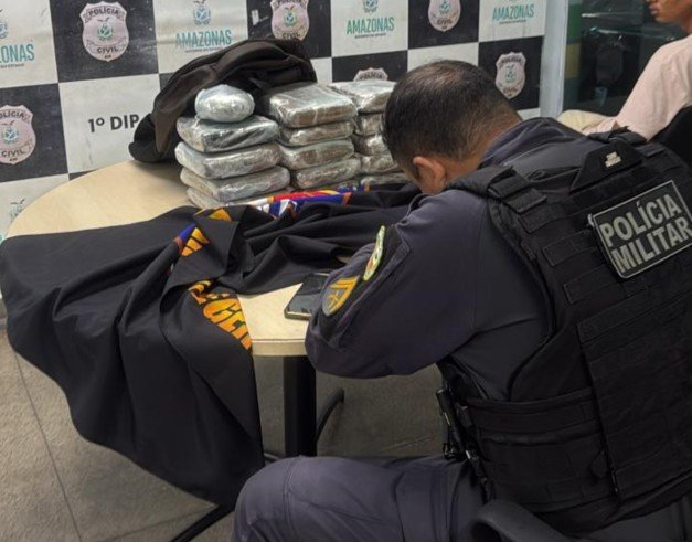 Jovem é preso com 15 kg de drogas escondidos na mochila no Porto da Manaus Moderna
