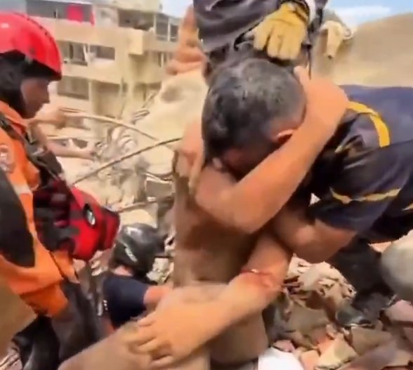 Meninos de 11 anos são resgatados após dias sob escombros na Venezuela; vídeo é emocionante
