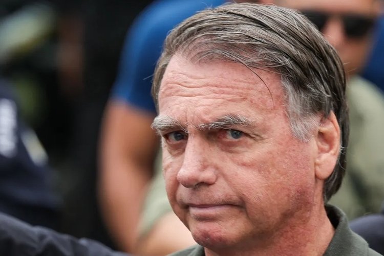 Bolsonaro deve ser mantido em prisão domiciliar por problemas de saúde