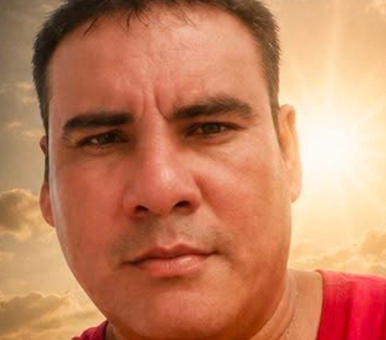 Motociclista que bateu a cabeça na sarjeta após queda em Itacoatiara morre em hospital de Manaus