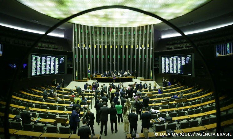 Maioridade penal aos 16 anos: CCJ aprova PEC, mas projeto encara longo caminho no Congresso