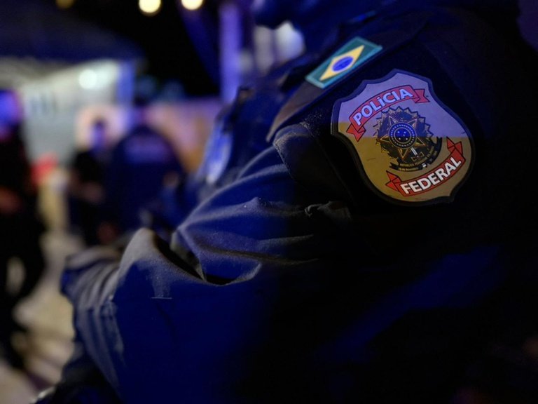 Polícia Federal realiza operação em condomínio no Parque das Laranjeiras
