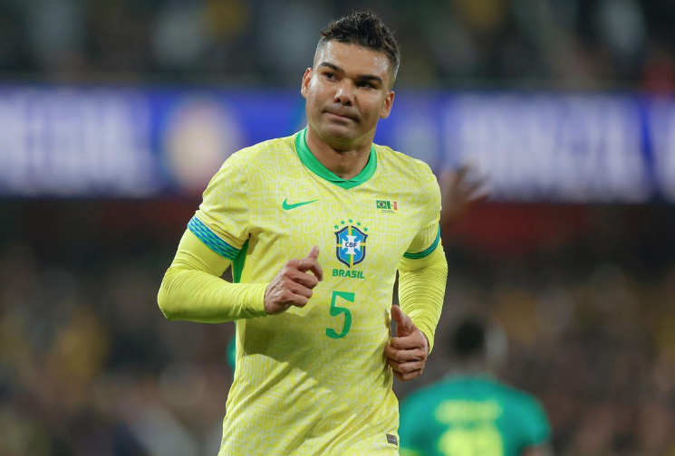 "Não somos o grande favorito", diz Casemiro ao chegar com a Seleção aos EUA