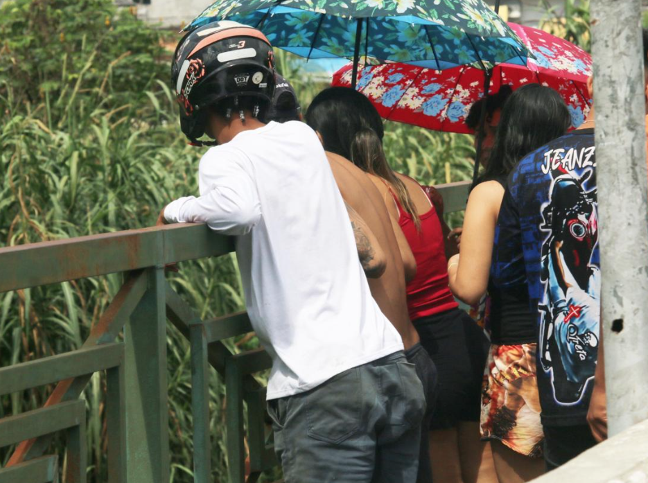 Corpo com sinais de violência é localizado em igarapé na Avenida Alphaville