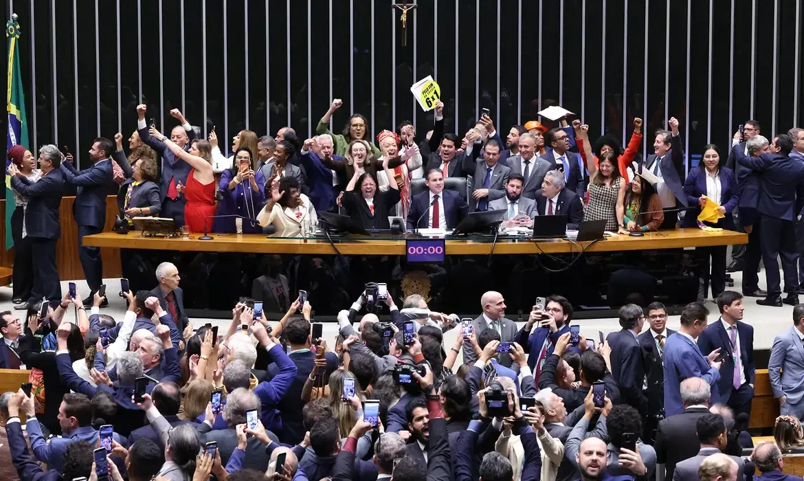 Votação sobre escala 6x1 domina agenda da Câmara nesta semana