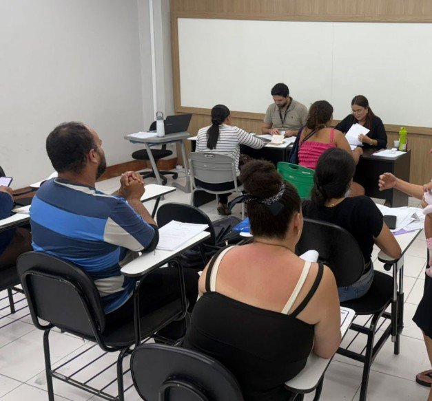 Prazo para entrega de documentos do Bolsa Idiomas termina nesta quinta-feira