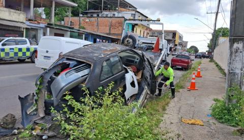 Operação guincha sucatas e elimina focos do mosquito da dengue em Manaus