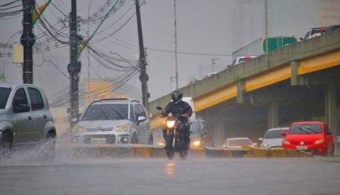 Tempo instável em Manaus traz risco de chuva e atenção redobrada no Rio Negro