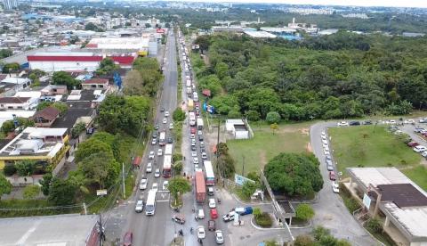 Avenida Cosme Ferreira registra congestionamento quilométrico após acidente fatal com mulher