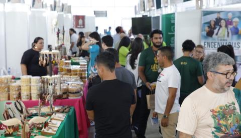 Feira EcoAmazônia movimenta Centro de Convenções com artesanato e biojoias produzidos na floresta