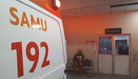 Homem é baleado por dupla em plataforma de ônibus no Ouro Verde