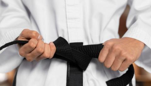 Professor de jiu-jitsu é preso por produzir e divulgar pornografia infantil em Manaus