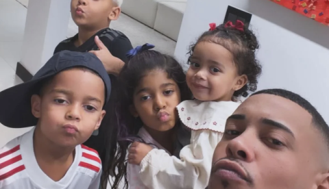 MC Poze reúne os seis filhos em foto inédita após deixar a prisão