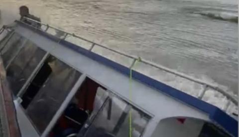 Lancha afunda no Rio Amazonas após colidir com balsa em movimento