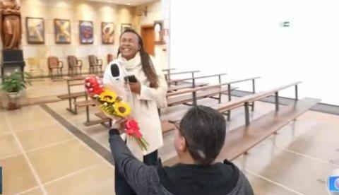 Repórter da TV Globo é pedida em casamento ao vivo em pleno 'Dia dos Namorados'; vídeo