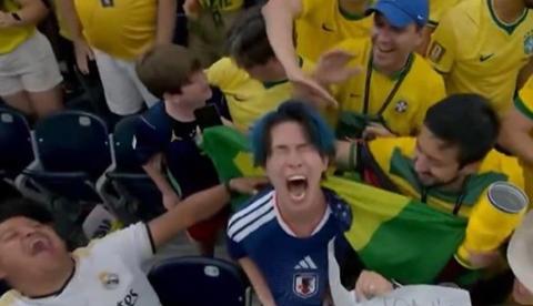 Zoeira sem limites: Brasileiro coloca hino nacional para torcedor japonês ouvir e cena viraliza