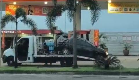 Acidente com carro deixa dois feridos na Av. Torquato Tapajós