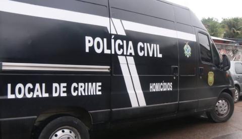 Homem mata desafeto a facadas e se entrega à polícia logo após o crime na Compensa