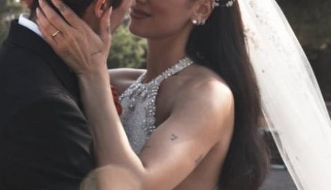 Dua Lipa publica primeiras fotos de cerimônia de casamento com Callum Turner; veja
