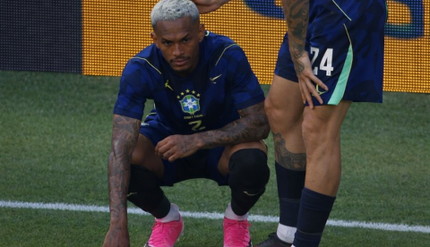 Wesley sofre lesão grave durante amistoso e é cortado da seleção