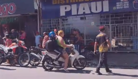 Mureta desaba em parada de ônibus e deixa homem ferido na zona Leste de Manaus