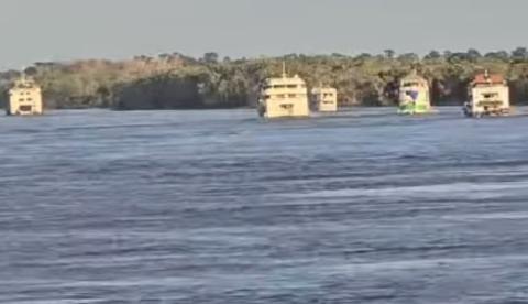 Vídeo mostra fila de barcos no retorno de turistas após o Festival de Parintins