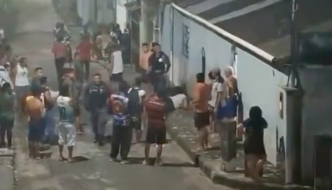 Policial à paisana impede assalto e prende suspeito em flagrante no Petrópolis; vídeo