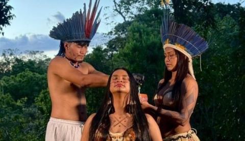 Caprichoso anuncia primeira mulher trans como tuxaua no Festival de Parintins 2026