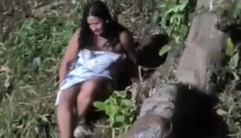 Mulher escorrega por barranco para não perder barco após Festival de Parintins e vídeo viraliza