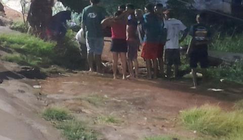 Mulher fica ferida em acidente entre motocicleta em rua de Maués