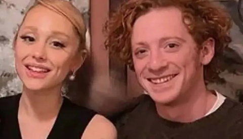 Ariana Grande e Ethan Slater se separam após quase três anos de relacionamento, diz site