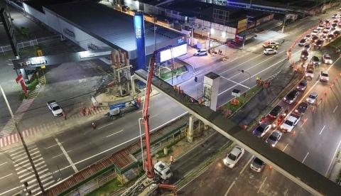 Nova passarela da Torquato Tapajós recebe concretagem e entra em fase final de obras