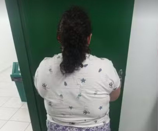 A "Órfã": Mulher de 37 anos se passa por criança e engana família por mais de um ano em SC